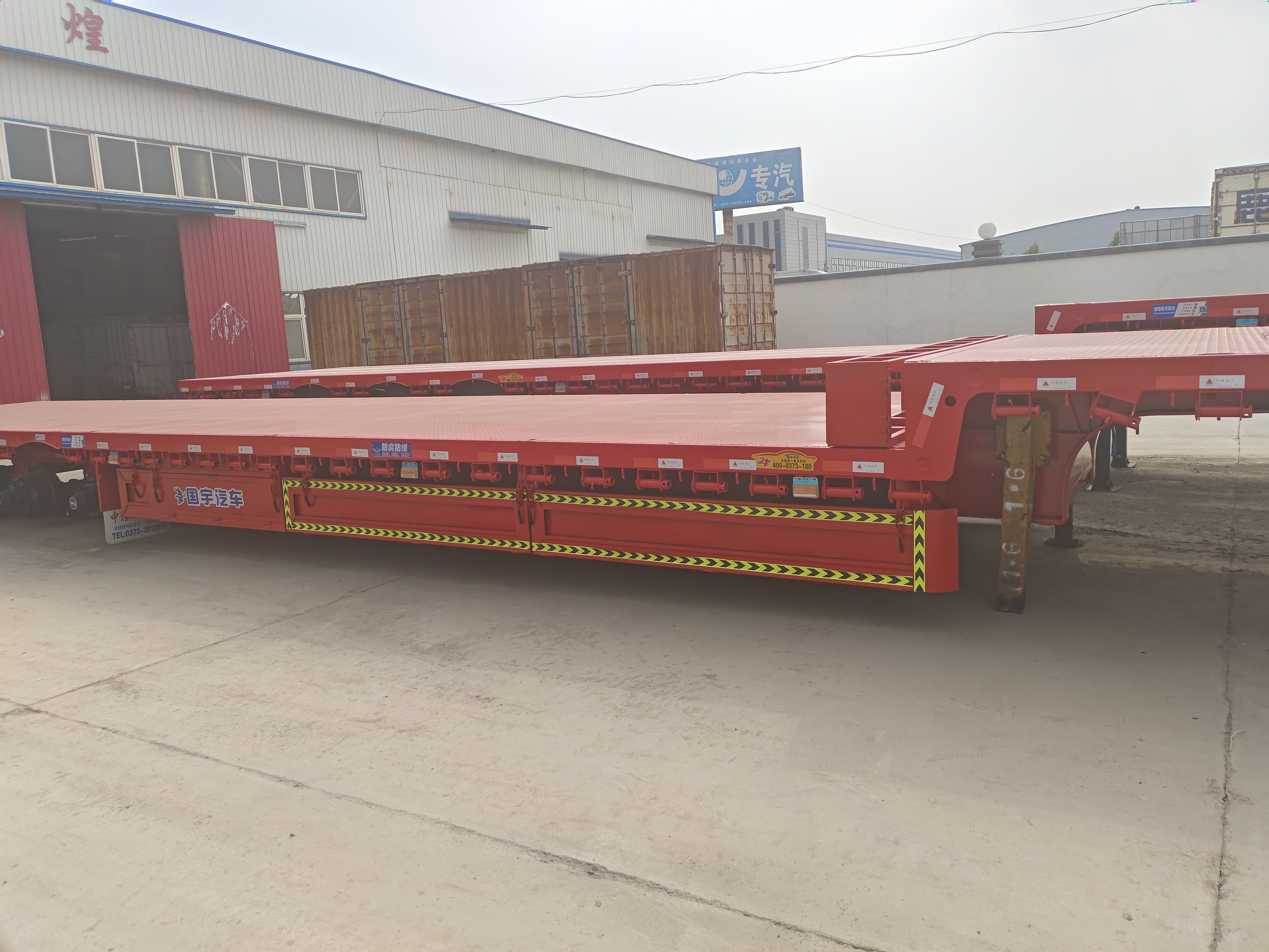 獨(dú)家特惠！超低價銷售13.75米低平板半掛車，限時搶購！