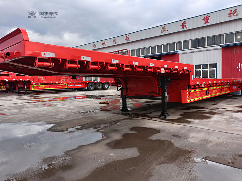 13.75低平板米半掛車(chē)：載重與靈活性的完美結(jié)合！